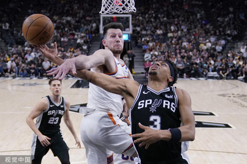 严密防守下 严密防守下